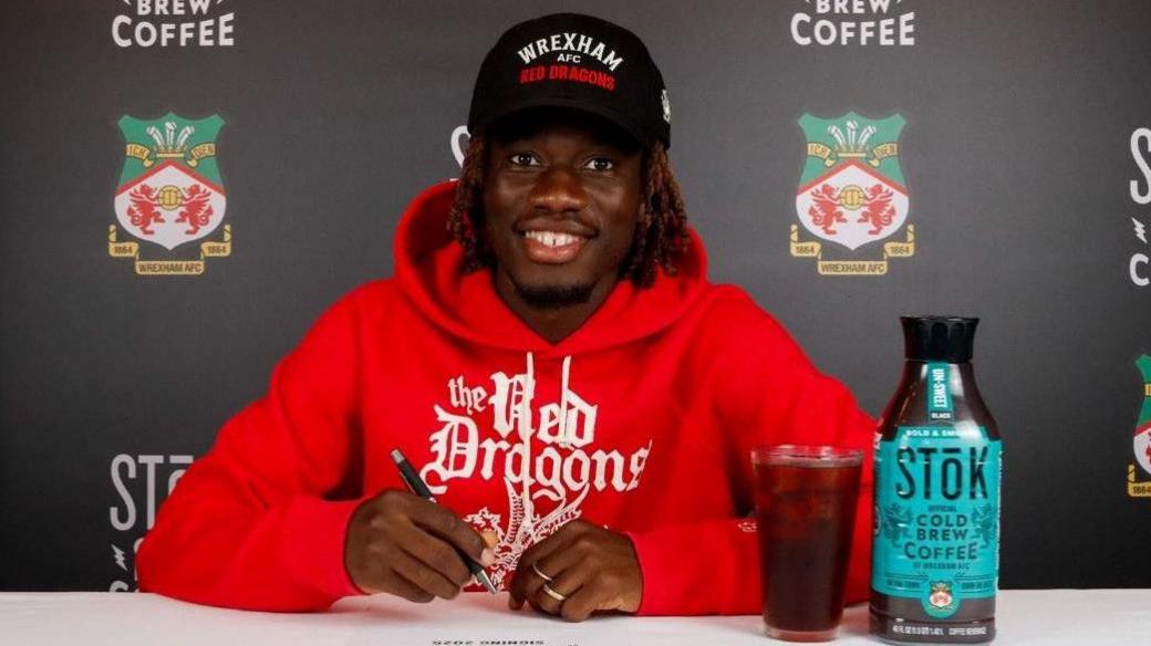 Defender Issa Kabore signs Wrexham loan agreement