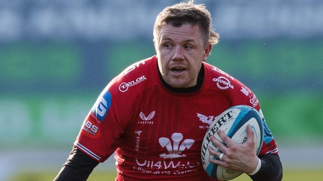 Steff Evans in action for Scarlets 