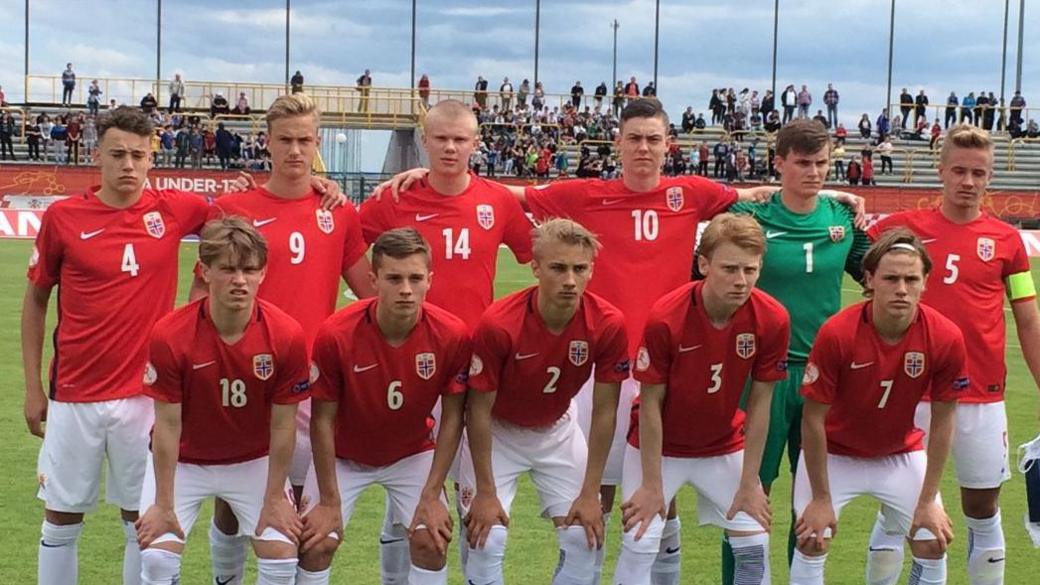 Team photo of Norway's Under-17s, featuring Colin Rosler and Erling Haaland,  before they play England in May 2017