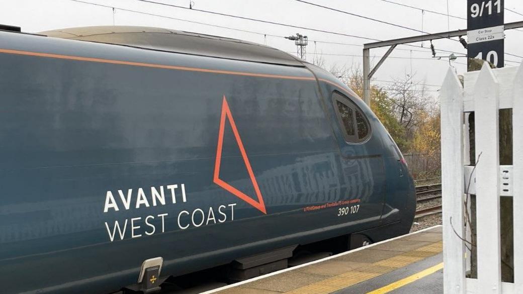 An Avanti West Coast train