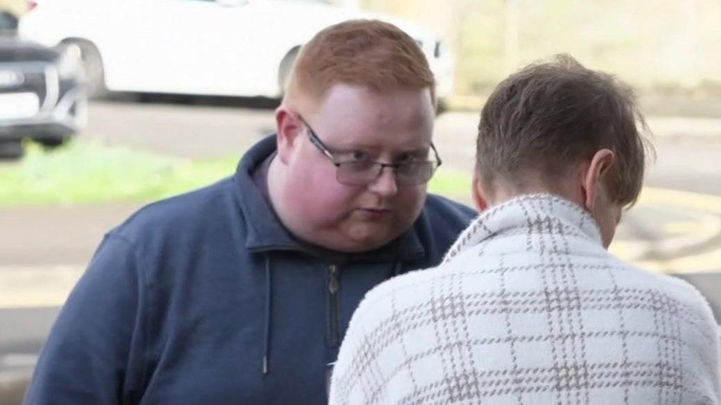 Daniel Wyke y tu allan i'r llys ddydd Llun