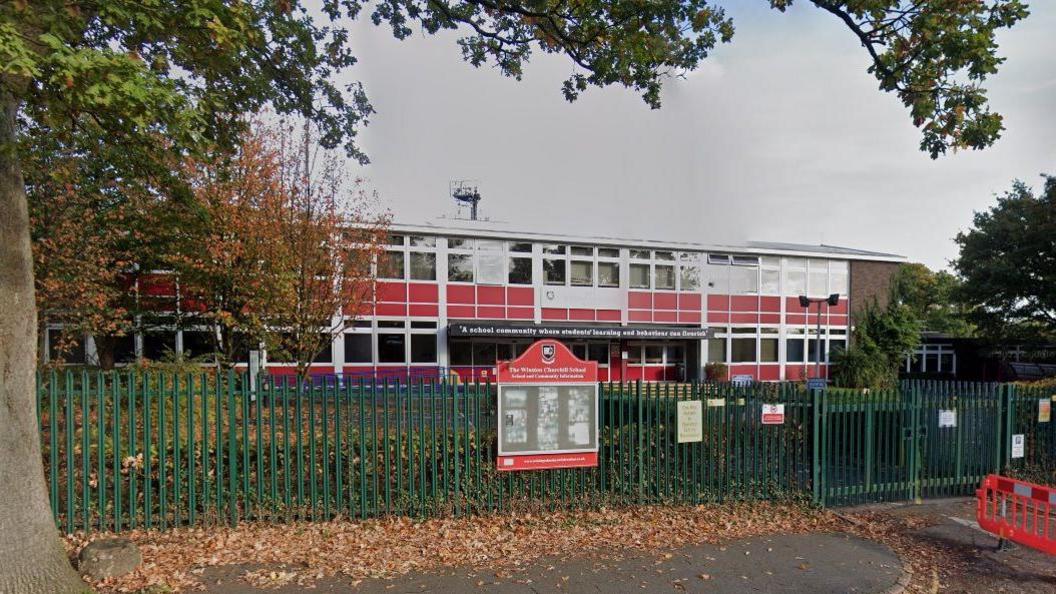 Woking: Serious fire risk at Winston Churchill School - council - BBC News