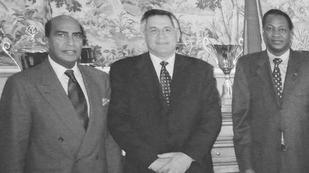 Blaise Compaoré of Burkina Faso (R) with Bourgi (C) and Ivorian official Georges Ouégnin (L)