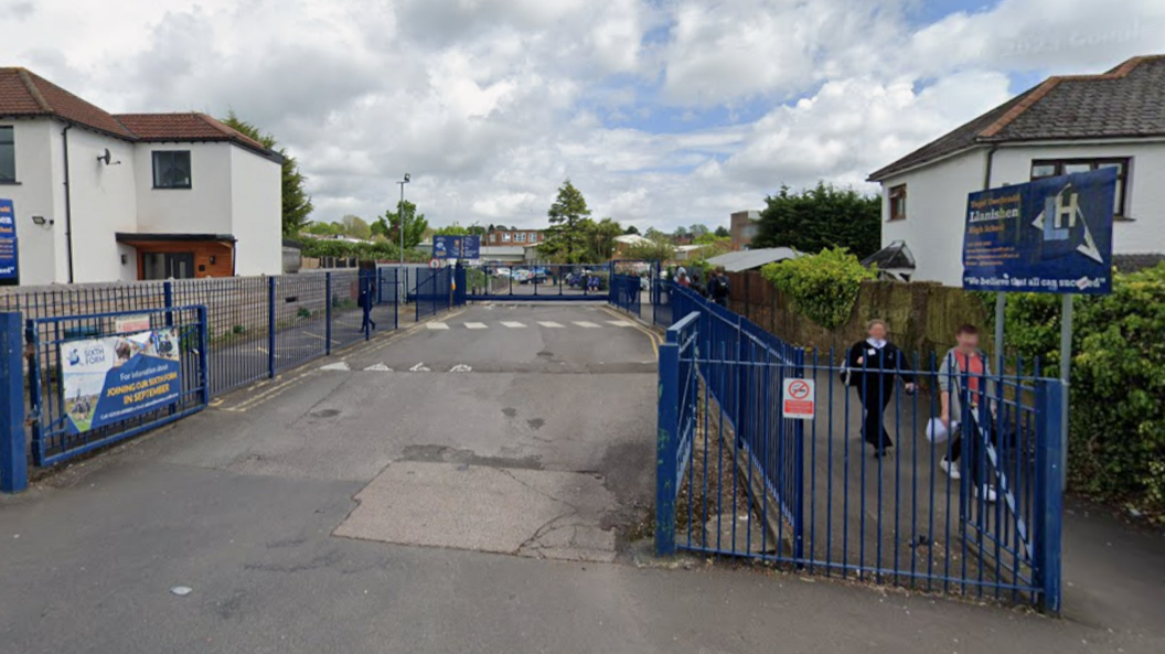 Ysgol Uwchradd Llanisien