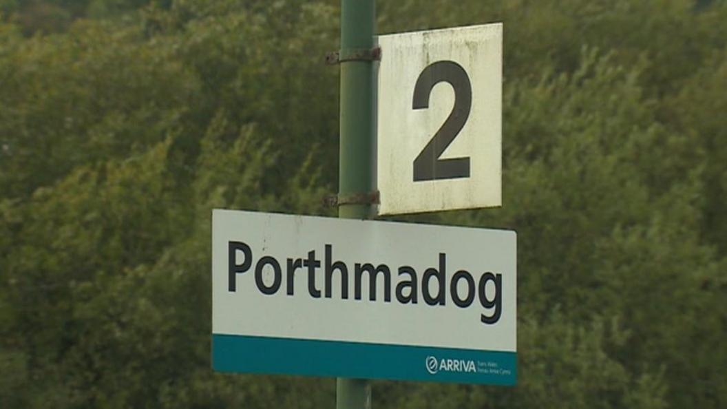 arwydd Porthmadog