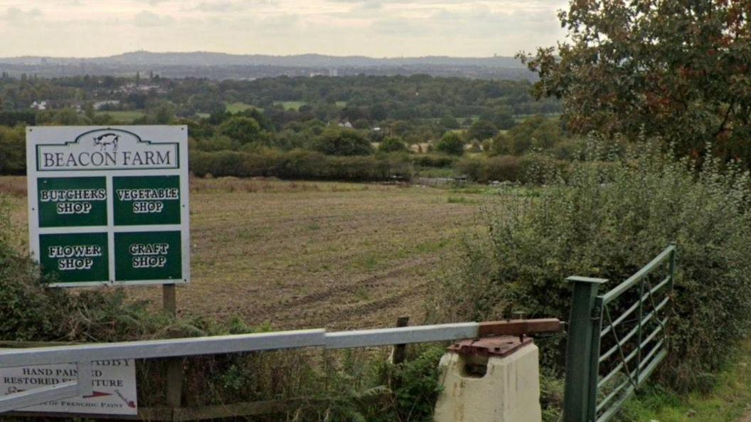 The road leading to Beacon Farm