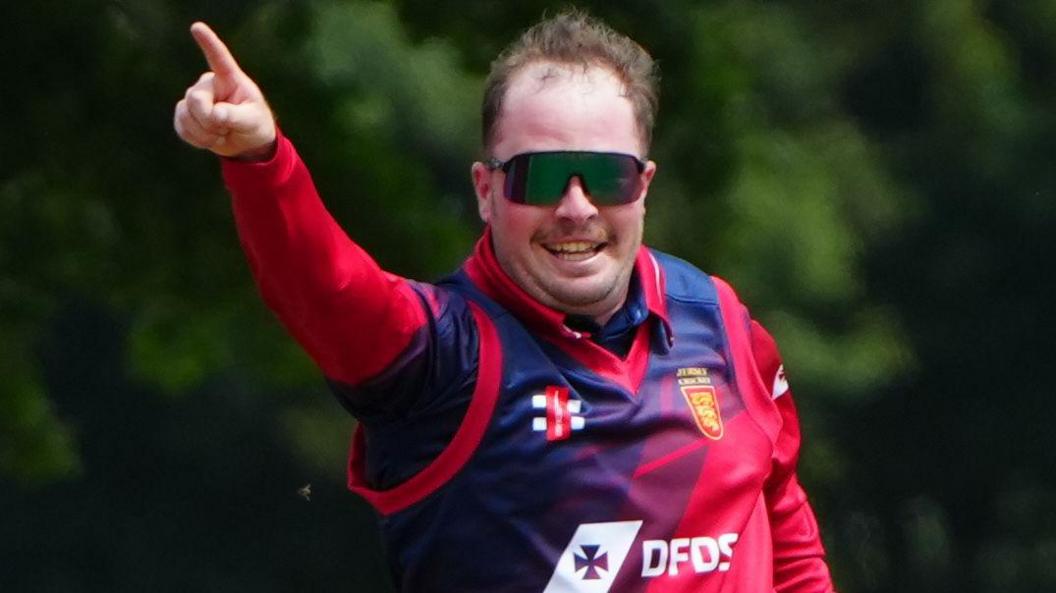 Harrison Carlyon in action during a match.