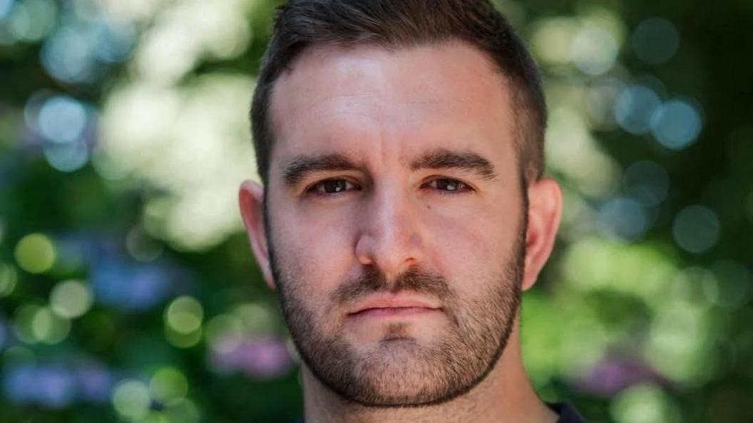 Steffan Lloyd Owen fydd yn canu caneuon T Glynne Davies i gerddoriaeth Gareth Glyn