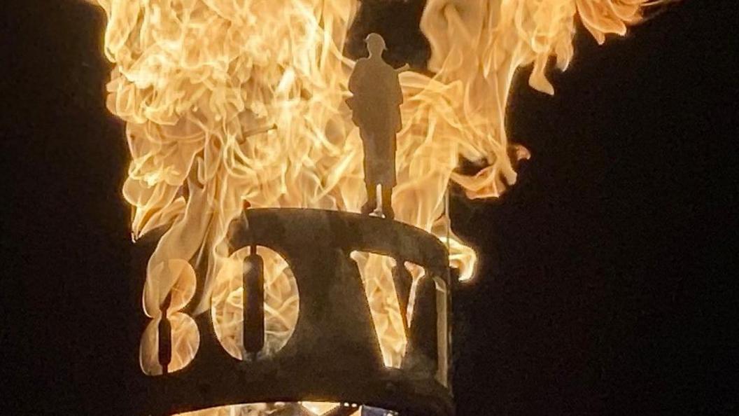 Near the flames is the number 80 and an image representing a soldier.