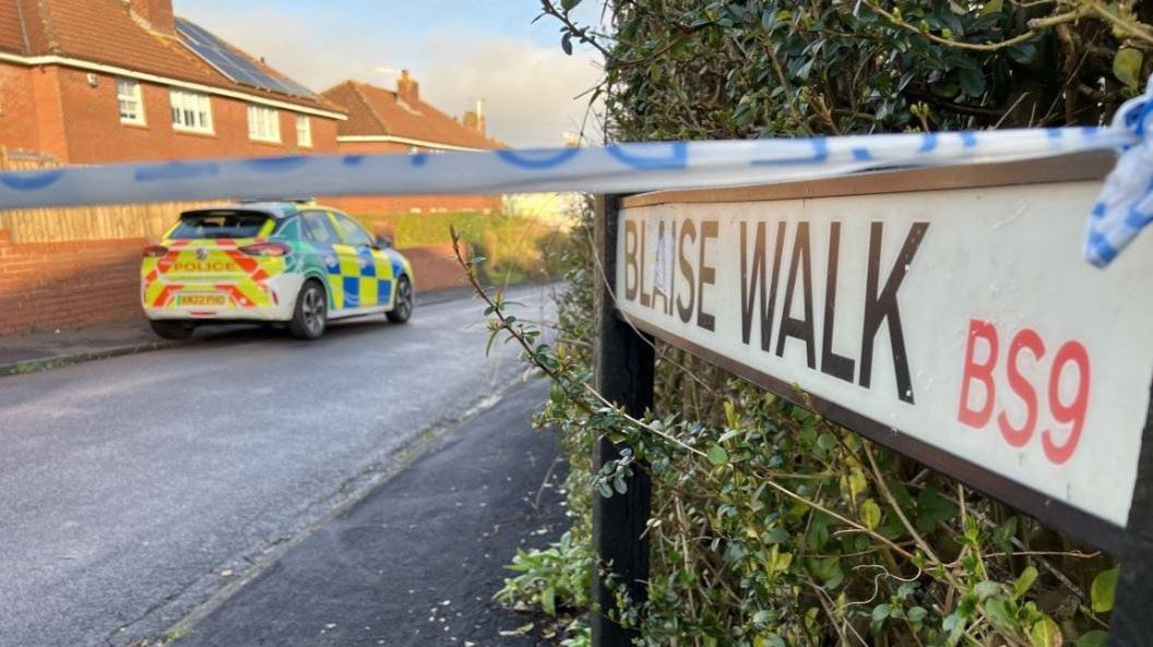 Police presence on Blaise Walk, Sea Mills