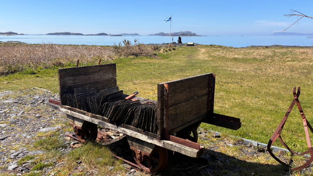 Seann uidheamachd bho ghnìomhachas an sglèata an Eilean Luinn 