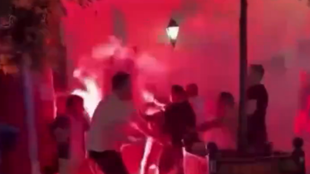 Camera footage of fight between Arsenal and PSG supporters