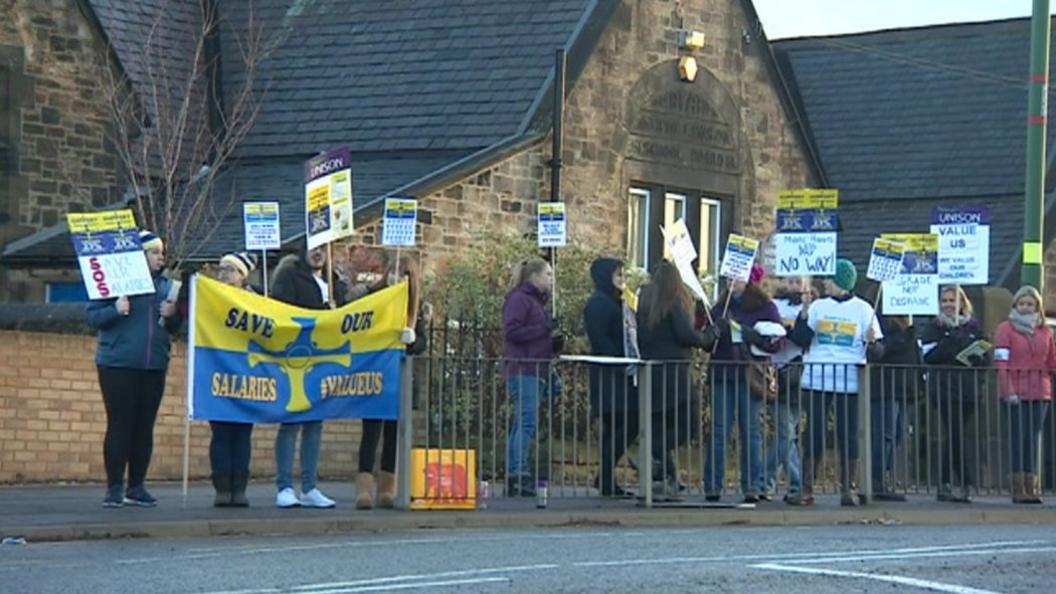 Picket line at Annfield Plain Junior School