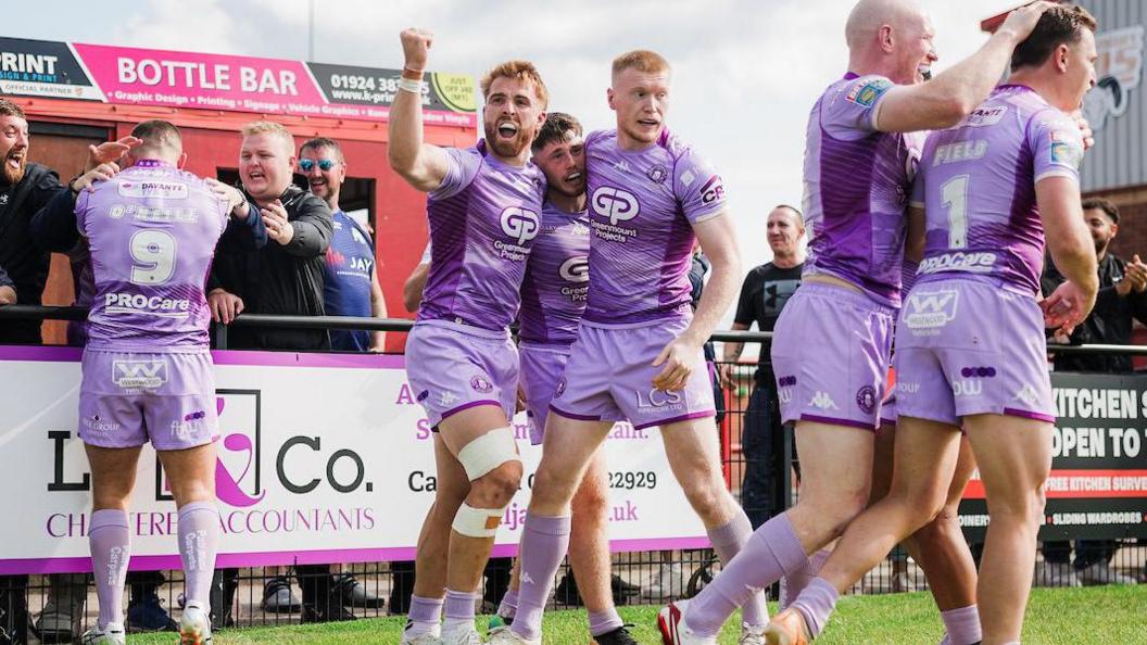 Wigan Warriors last minute try denies Huddersfield Giants victory