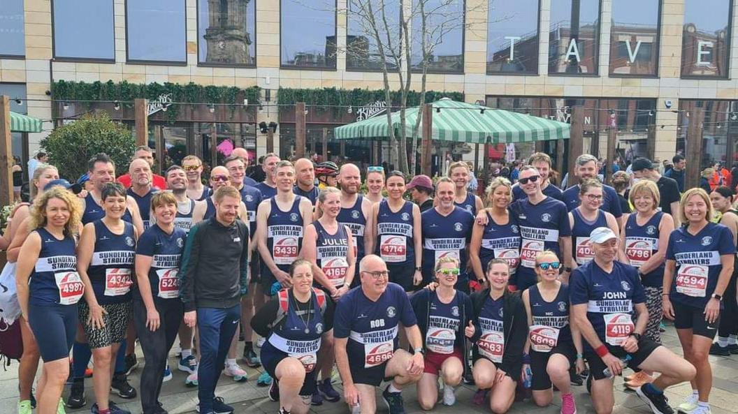 A huge group of runners all wearing Sunderland Strollers bibs 