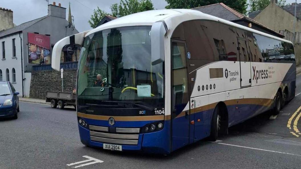 stuck bus in derry