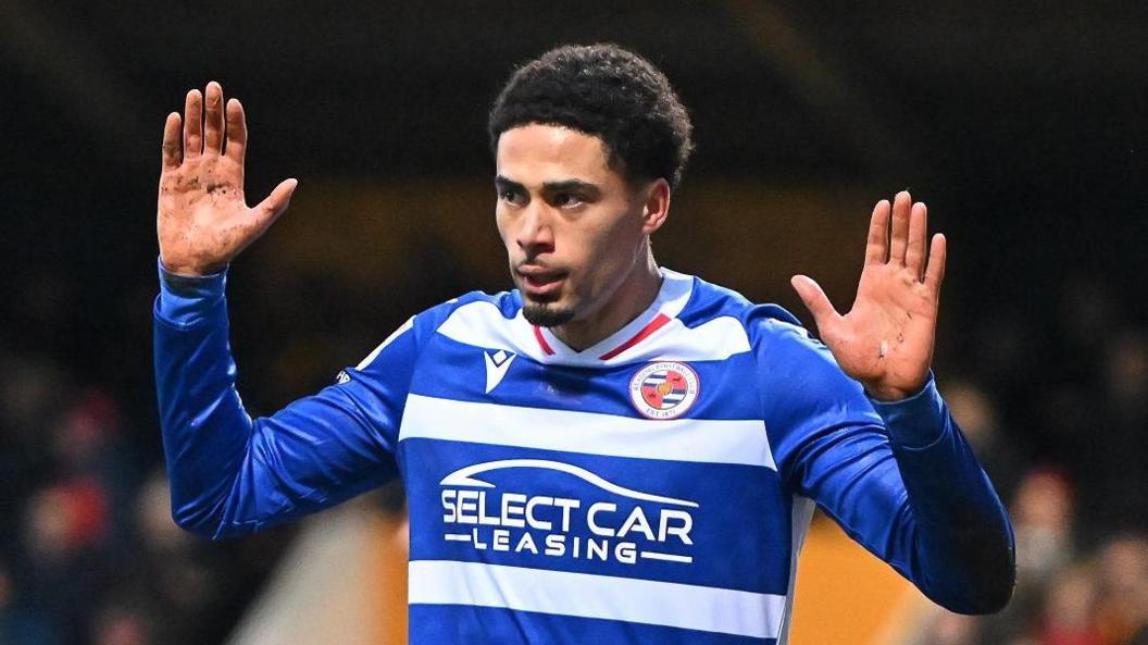 Harvey Knibbs scores for Reading against former club Cambridge United