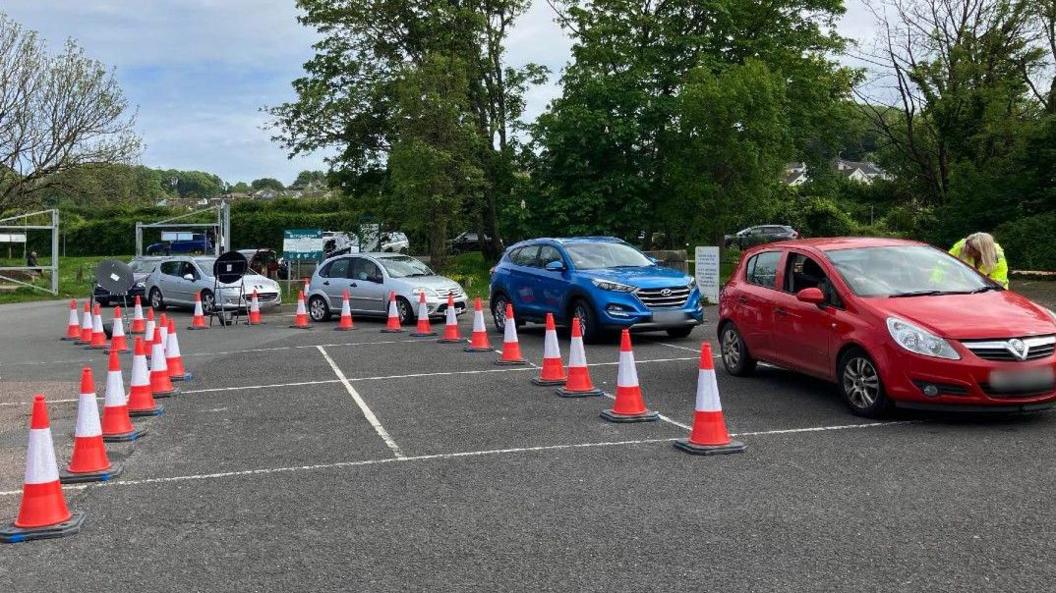 Queuing cars for free water from SWW