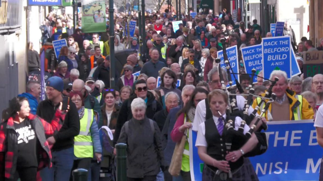 Caismeachd ag iarraidh ospadail ùir sa Ghearasdan