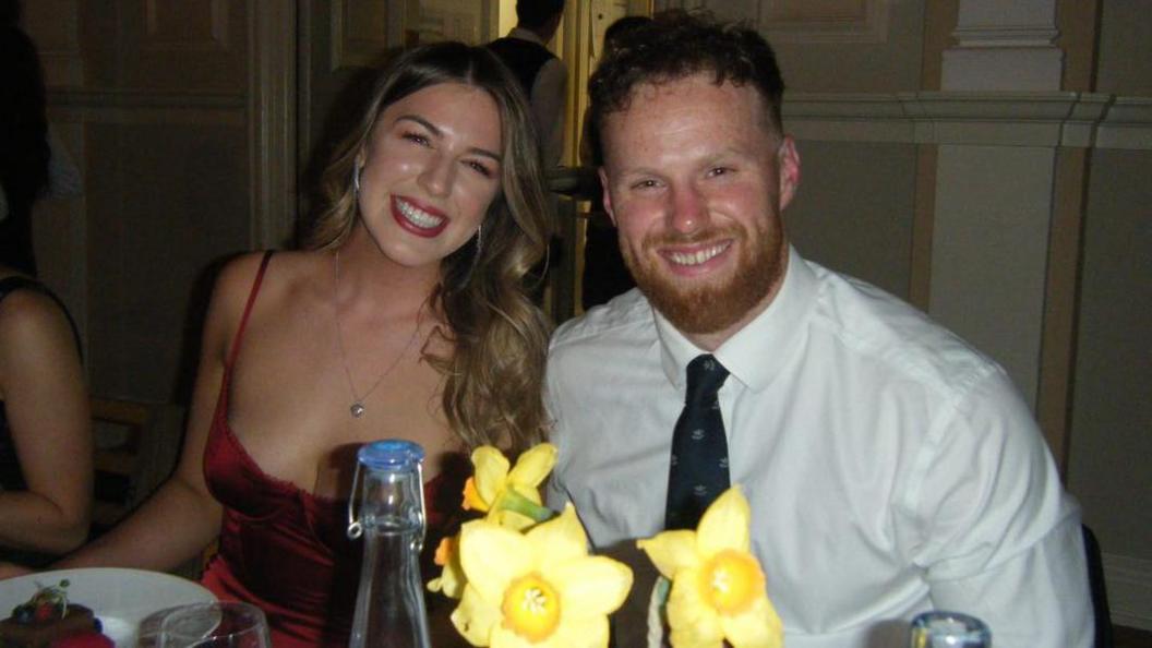 Cadi a'i chariad George Hobbs