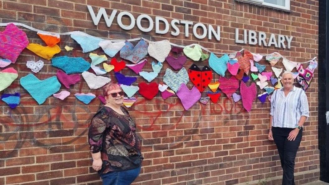 Volunteers from the Knitter-knatter group held every week at the library knitted hundreds of hearts and covered up the graffiti on the library wall