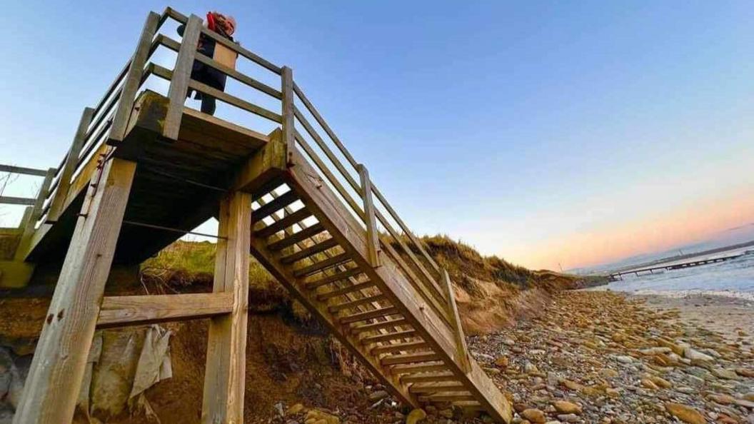 Steps onto the beach 