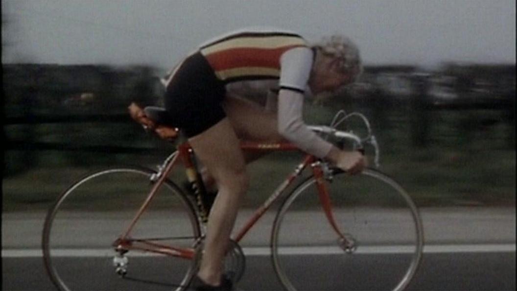 Beryl Burton cycling