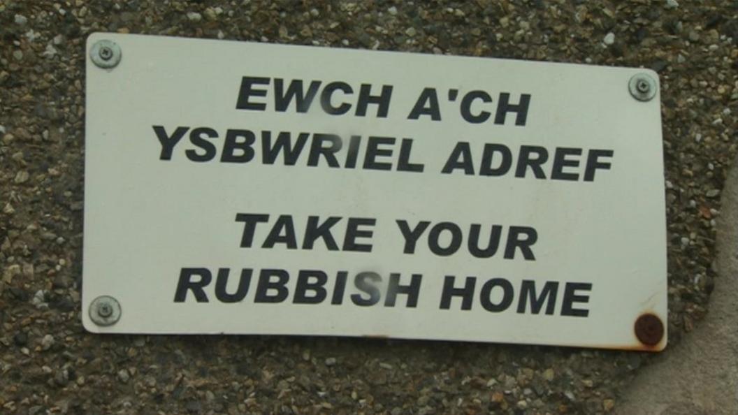 Sign at the Bethel graveyard in Golan