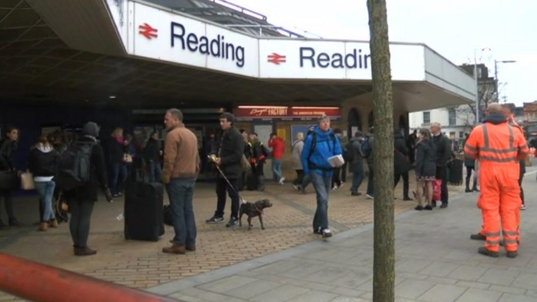 Reading station