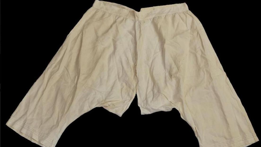 Pair of Queen Victoria's underpants to be sold at auction - BBC