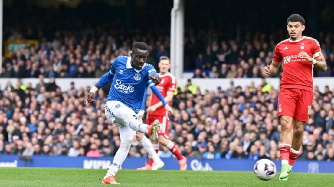 Idrissa Gueye scores against Nottingham Forest at Goodison Park. 