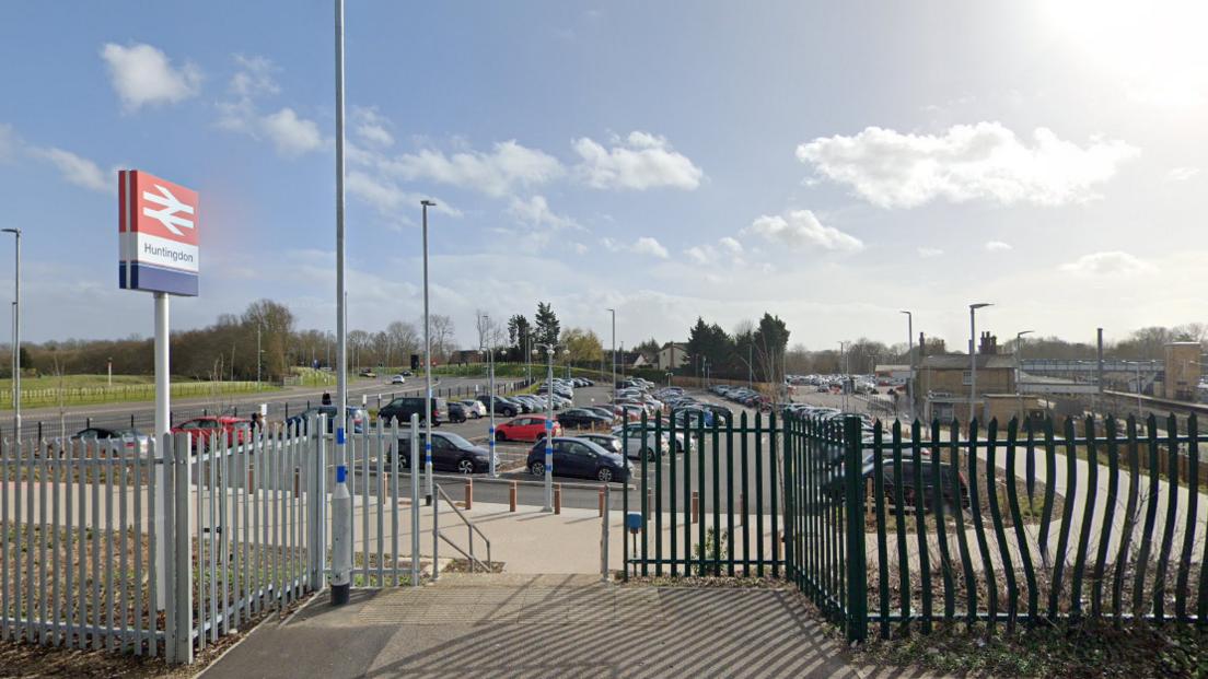 Huntingdon railway station