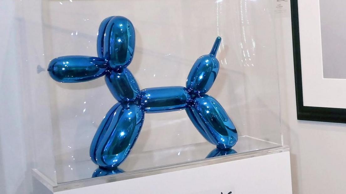 One of the Balloon Statues at an exhibition in France, 2022