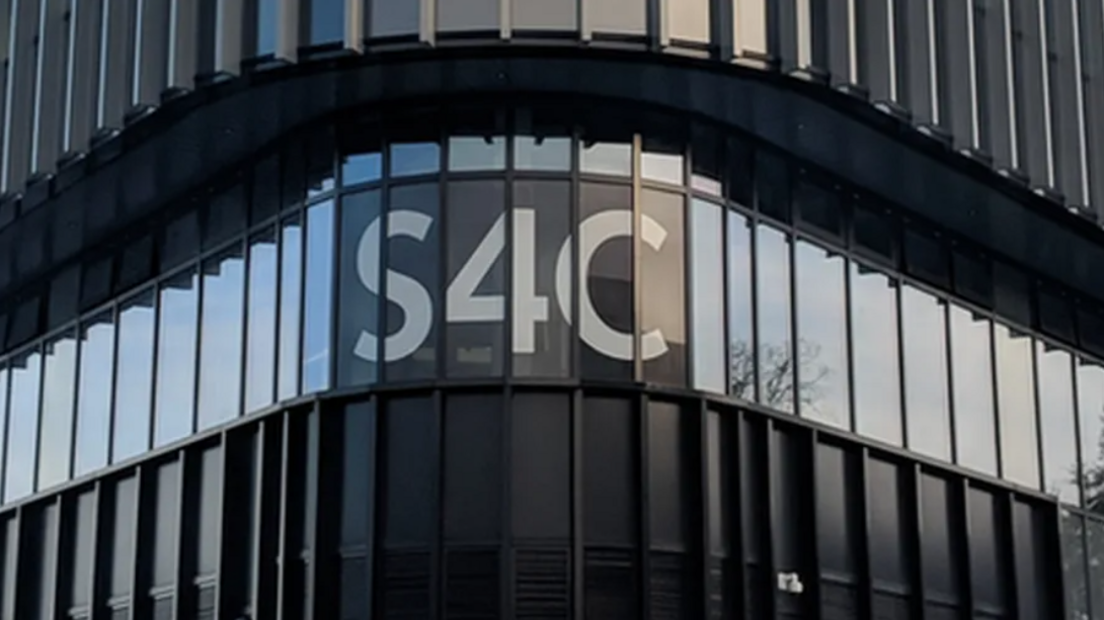 The S4C logo on the outside of its headquarters on a black building.
