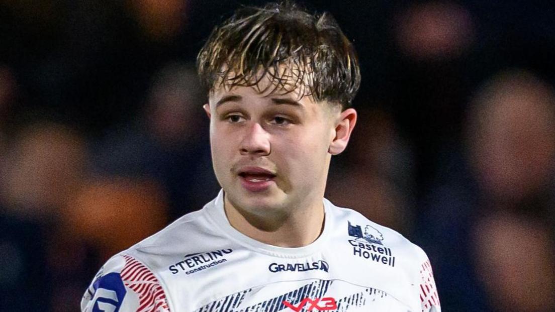 Carwyn Leggatt-Jones in action for Scarlets at Edinburgh
