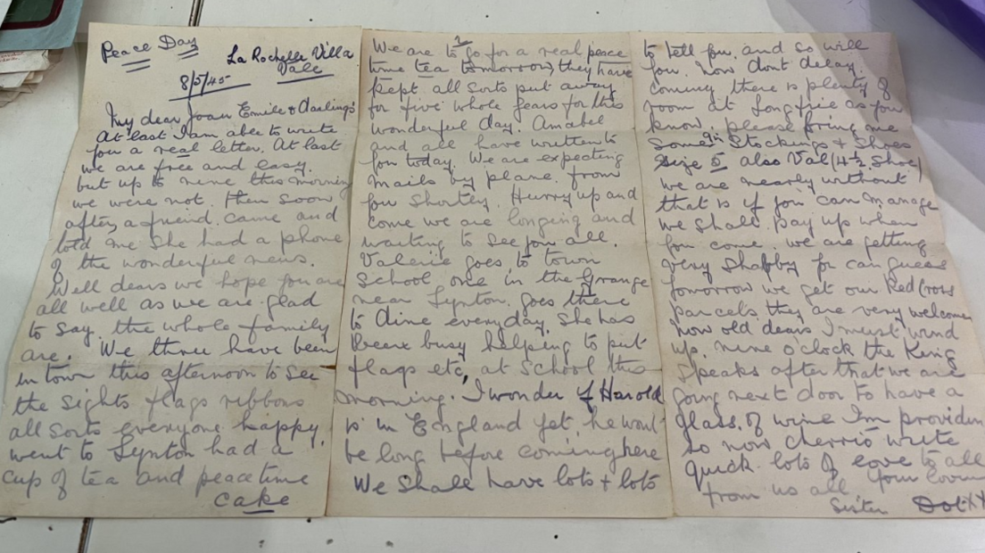 A picture of the letter that is handwritten. It is a dark piece of paper with writing written in ink on it. It is date 08/05/1945