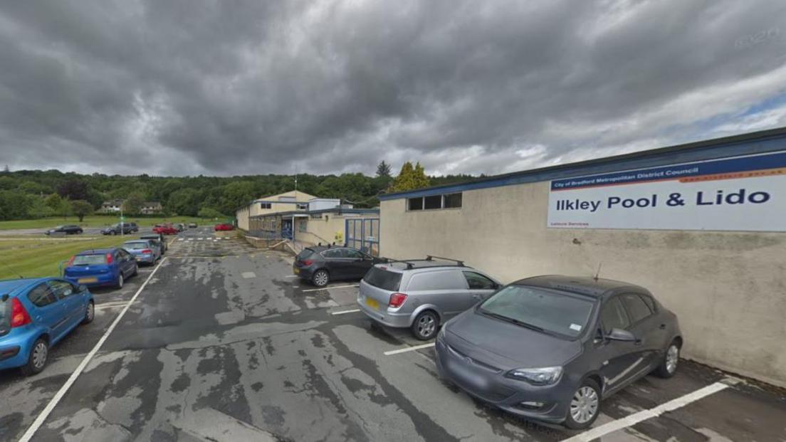 Cars parked in the car park at Ilkley Pool and Lido