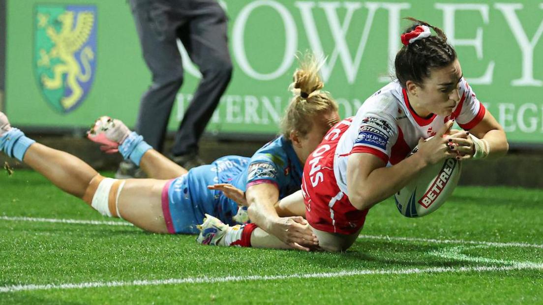 Leah Burke scores a second try for St Helens