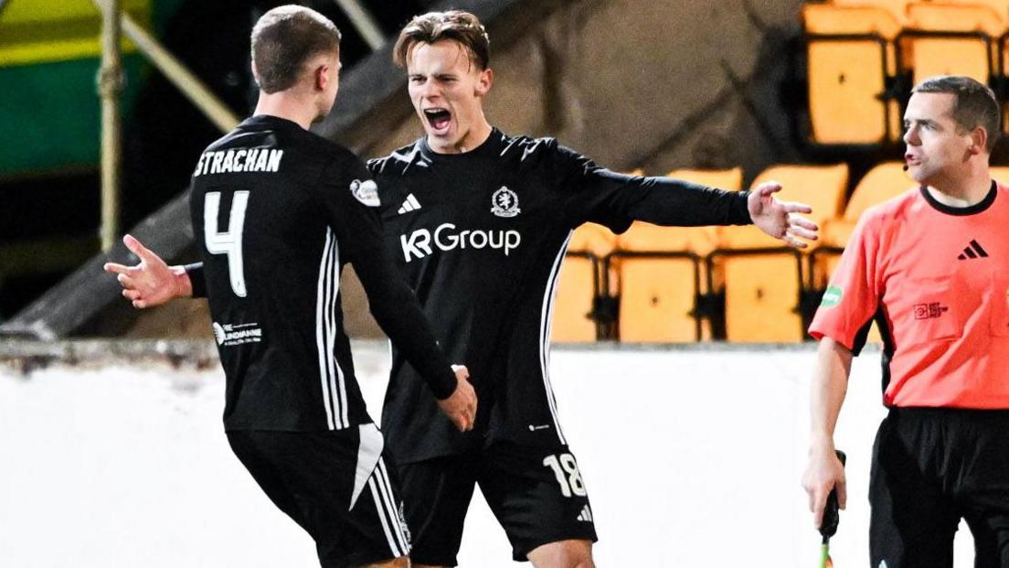 Cove Rangers celebrate Adam Emslie's winner