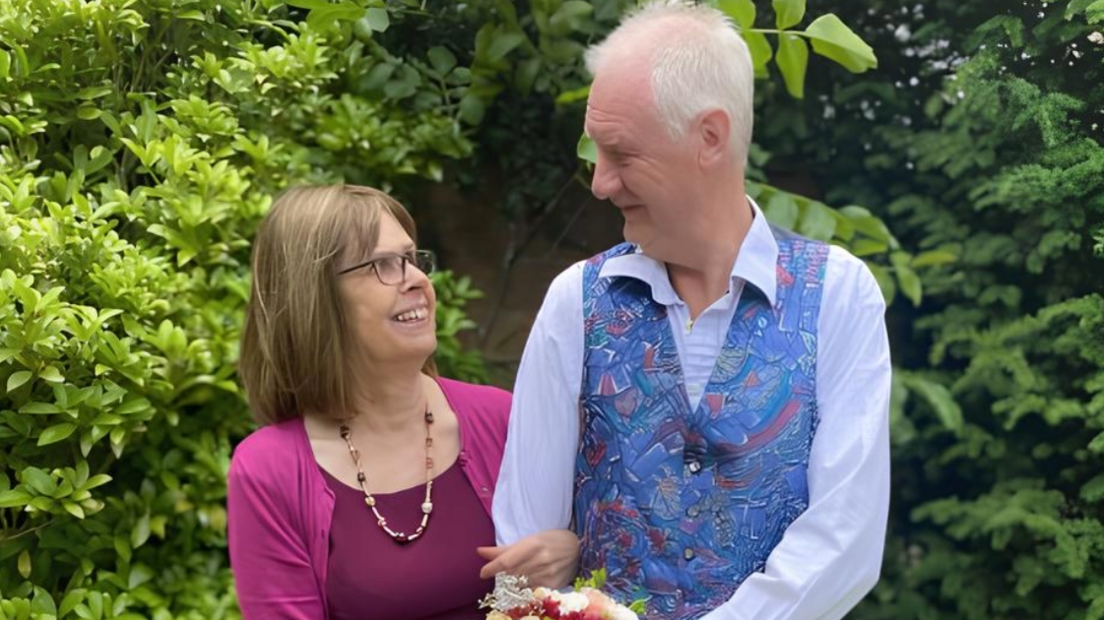 Roedd Katherine a Stephen Burch yn dod o Alcester, Sir Warwick