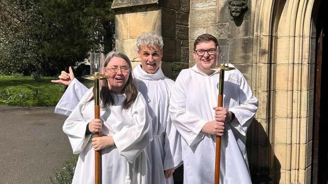 Rhys a dau berson arall