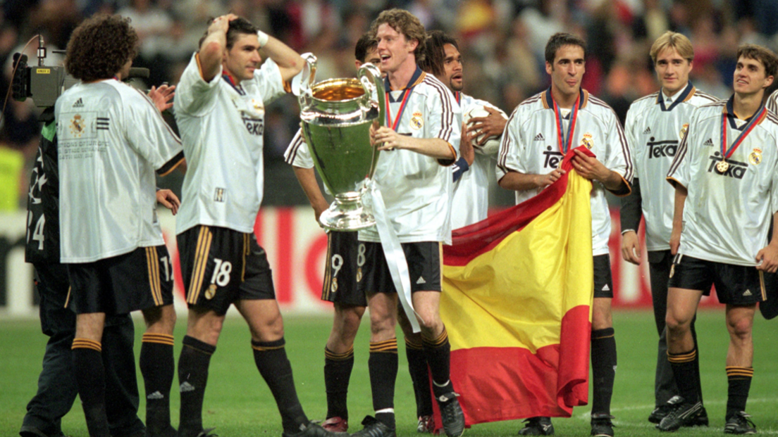 Steve McManaman with the Champions League trophy after Real Madrid defeated Valencia in the final in 2000