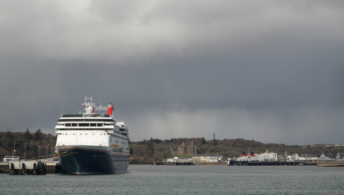 An Loch Seaforth ceangailte ann an Steòrnabhagh 