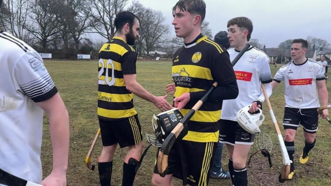 Caol-Gleann is Lòbhat ann an geama càirdeil