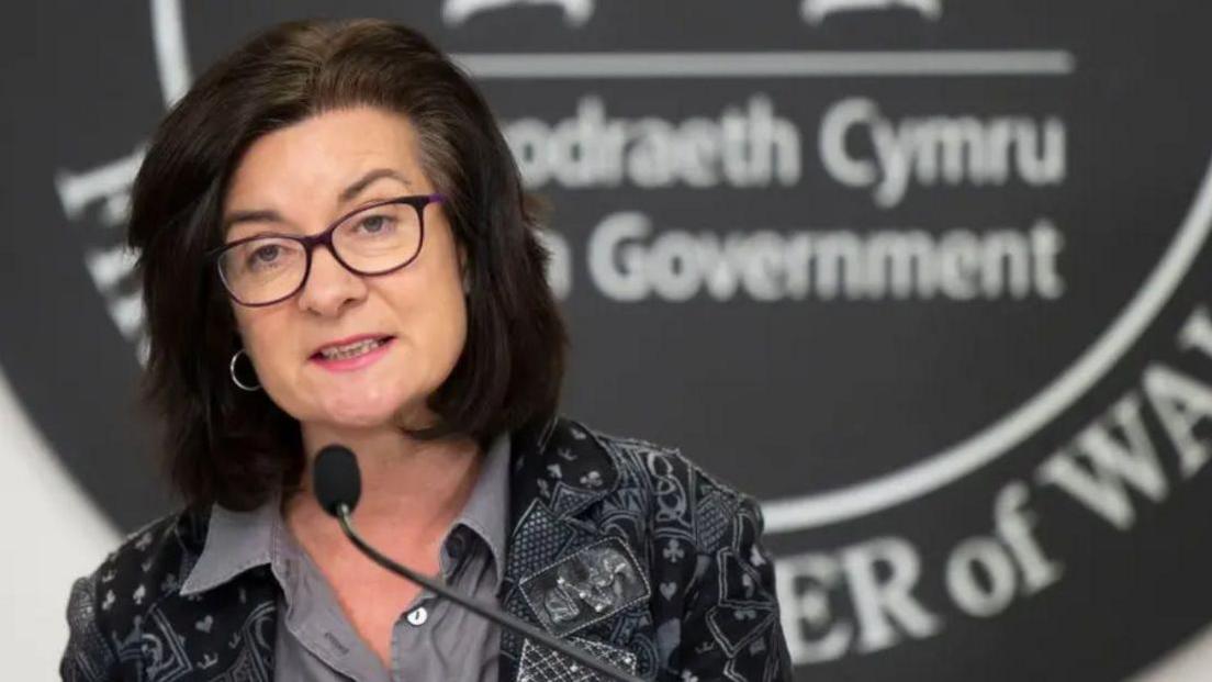 Eluned Morgan giving a press conference in her previous role as Wales' health minister