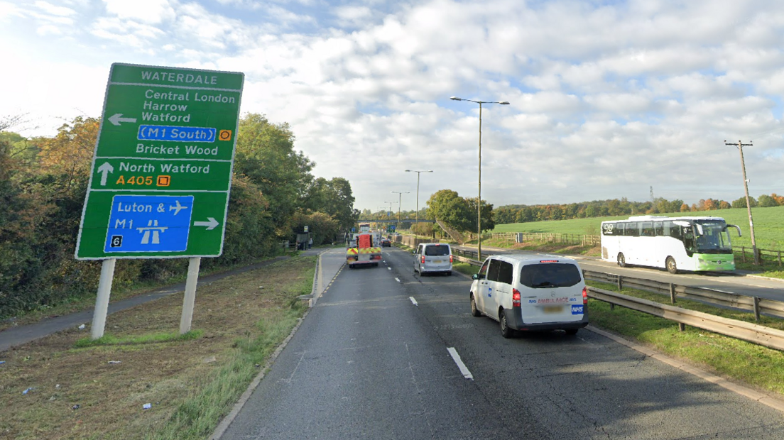 A general view of the A405 dual carriageway with a number of cars travelling on, with a sign to the right indicating the way to central London and Luton.