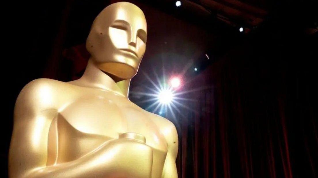 a large oscar trophy