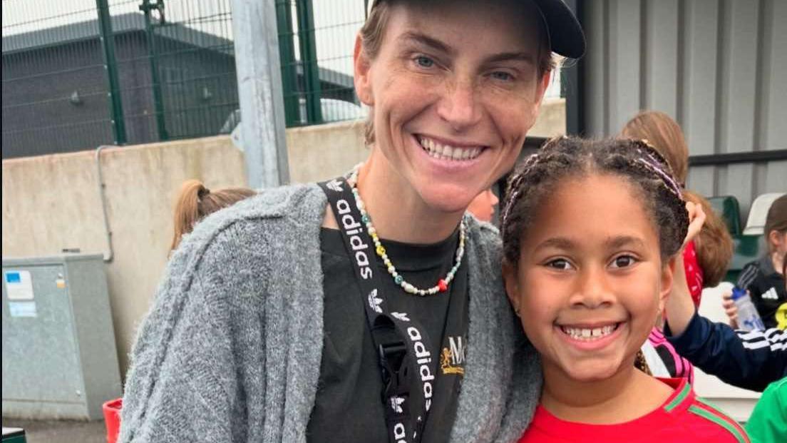 Yasmin Teodósio pictured with Jess Fishlock 