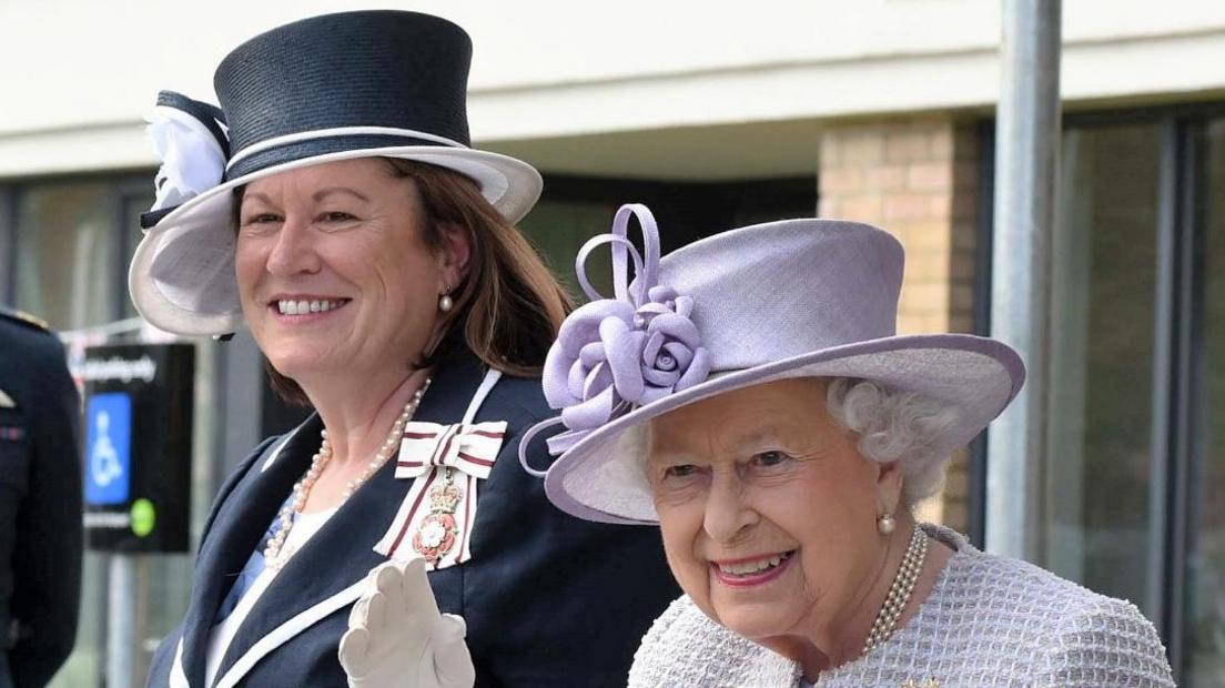 Helen Nellis with the Queen in 2017