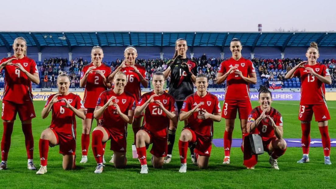 Wales players before kick-off